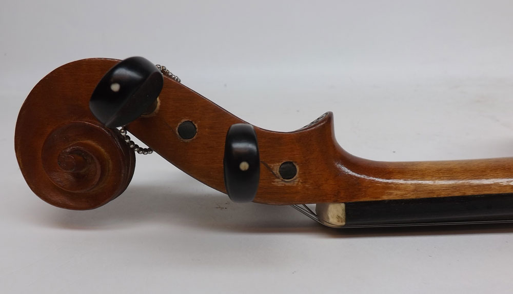 An early 20th Century unnamed Violin, double purfling sides, two-piece back, in pale varnish finish, - Image 8 of 15