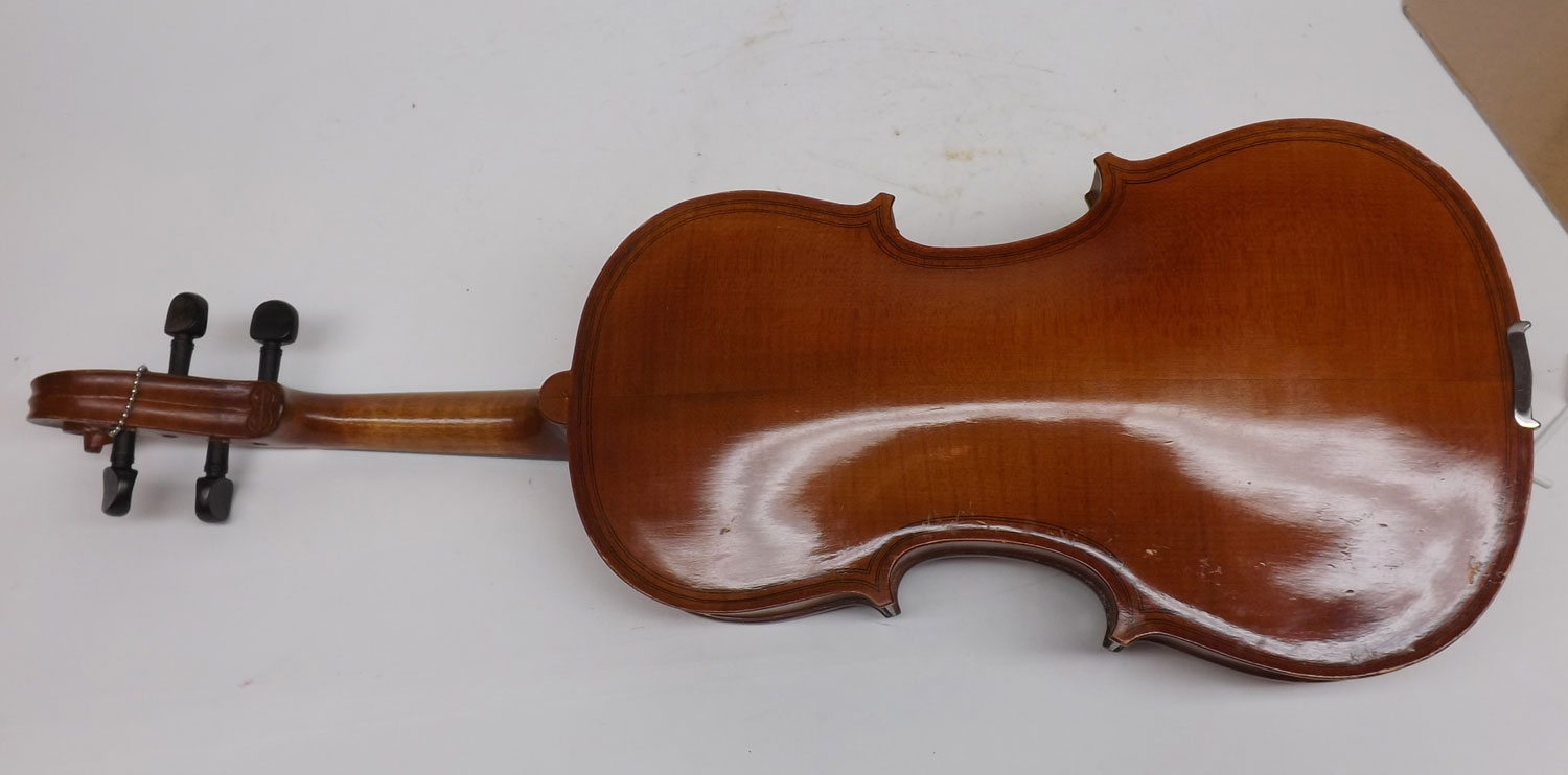 An early 20th Century unnamed Violin, double purfling sides, two-piece back, in pale varnish finish, - Image 7 of 15