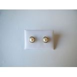 9ct hallmarked pearl  ear studs good condition