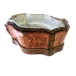 Louis XCV style Kingwood marquetry serpentine table planter with zinc liner and ormolu decoration 46