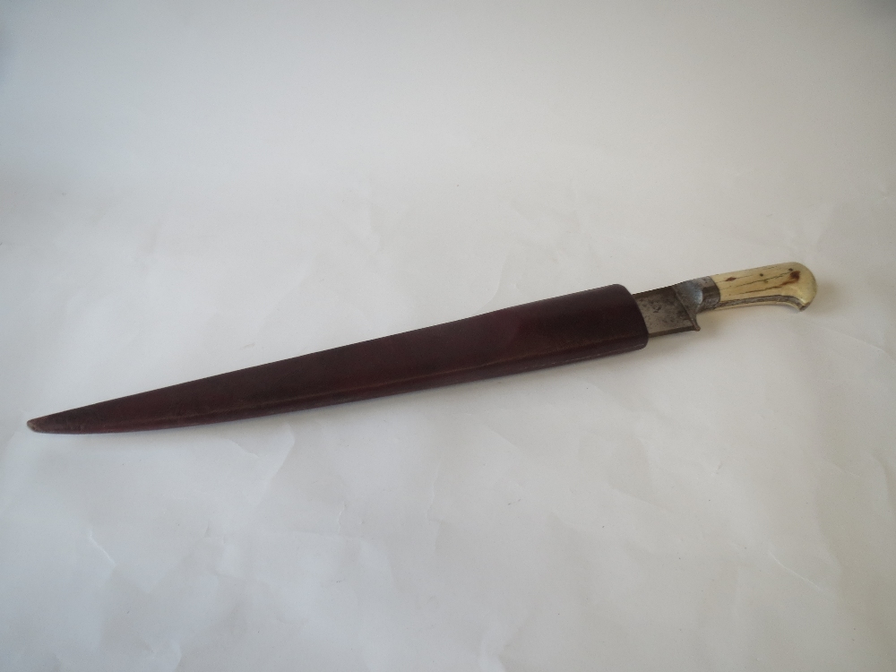Indian Bishwa dagger with metal handle and leather scabbard - Image 2 of 2