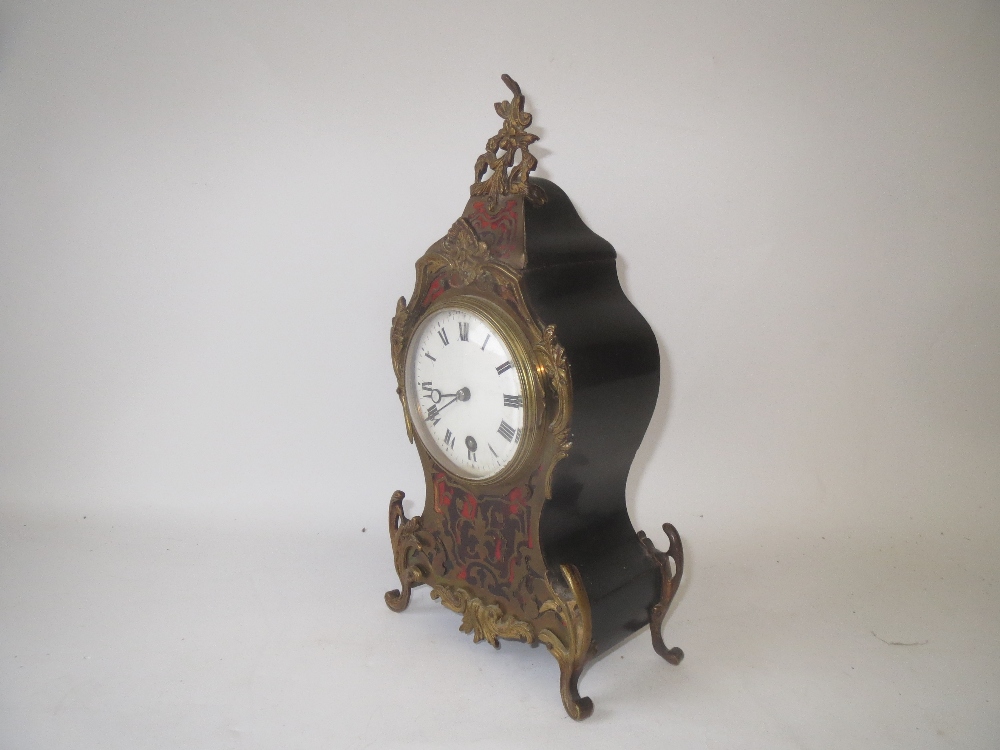 Small French boulle work mantel clock with white enamel dial.  29 cm H - Image 2 of 3