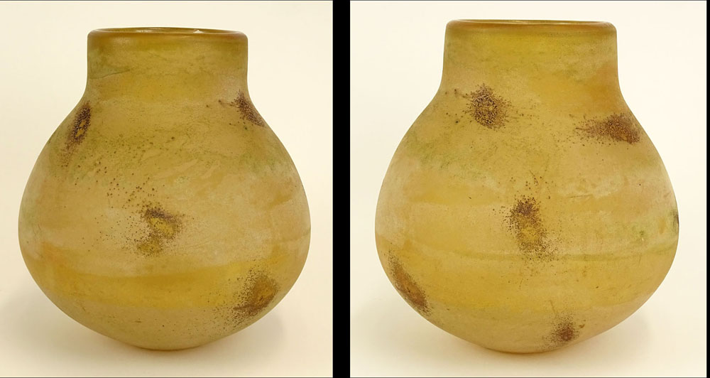 Vintage "scavo" Murano vase by Seguso Vetri d'Arte. Original Clear Label. Good Condition. Measures - Image 2 of 4