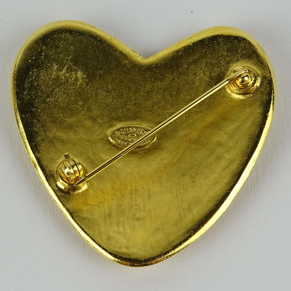 Chanel, Made in France Gold Tone Metal Heart Brooch with Logo. Signed. Good condition with box. - Image 2 of 3