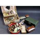 Quantity of assorted costume jewellery a