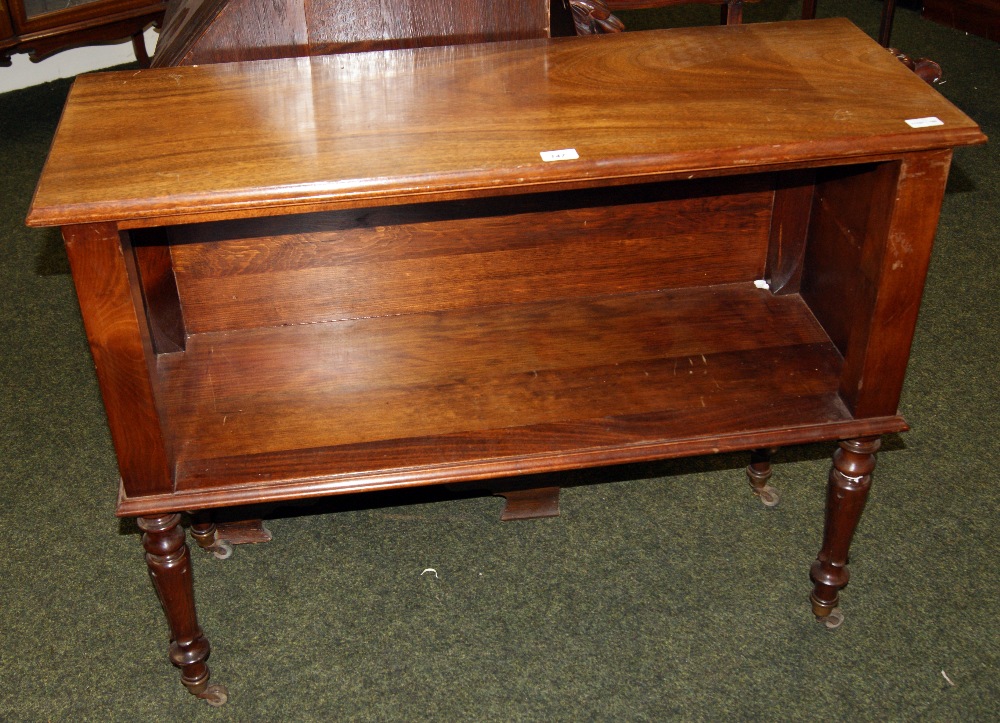 A small mahogany bookcase - Image 2 of 2