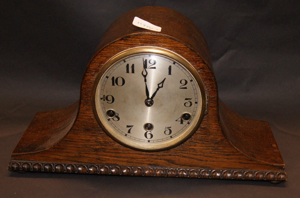 Oak-cased mantel clock
