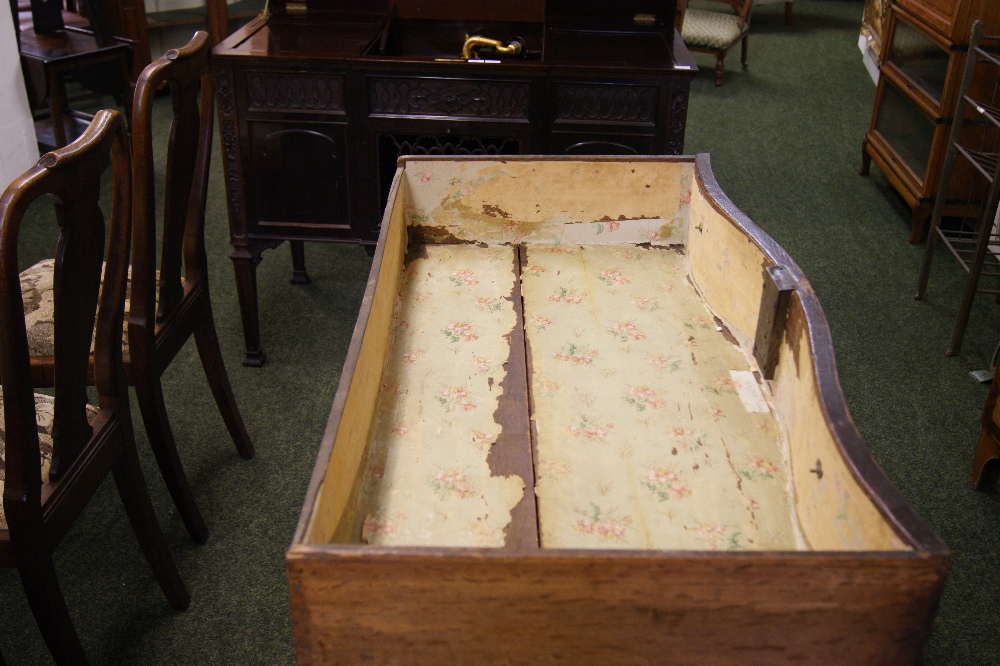 An 18th century Flemish oak and mahogany commode chest of three serpentine-fronted drawers, - Image 5 of 10