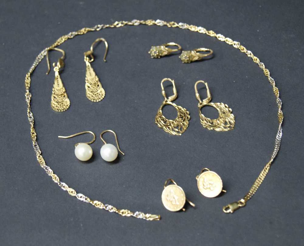 A selection of 9ct yellow gold earrings and a white/yellow gold neck chain.