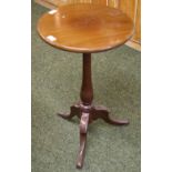 An Edwardian mahogany lamp table