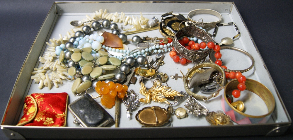 A large collection of costume jewellery, to include necklaces, brooches and bracelets etc.