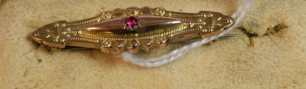 A Victorian 9ct gold bar brooch