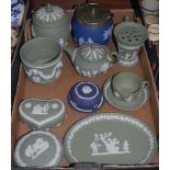 A quantity of Wedgwood principally green