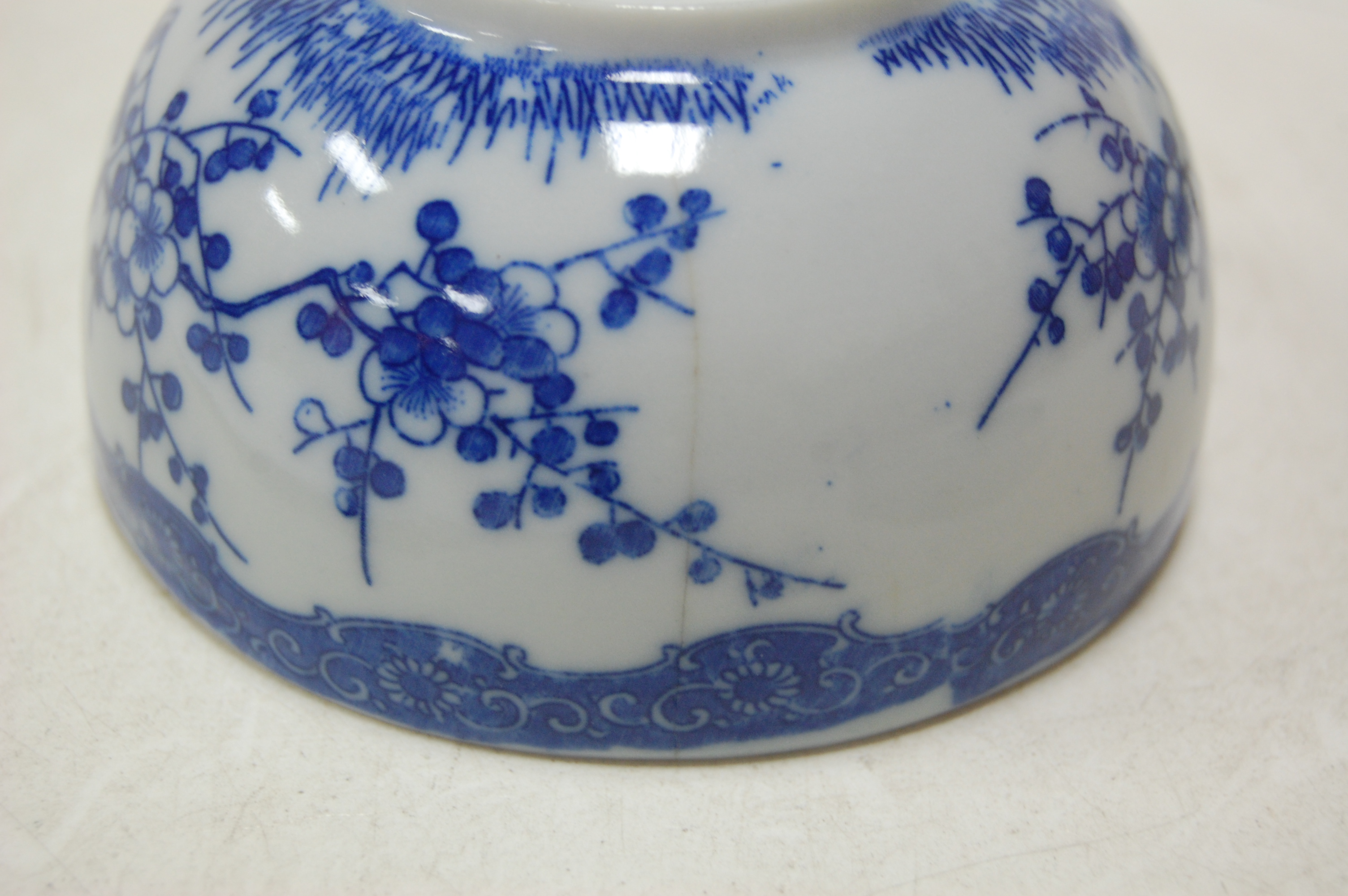Assorted Chinese underglaze blue decorated export wares to include teapots, baluster form vase, - Image 8 of 15