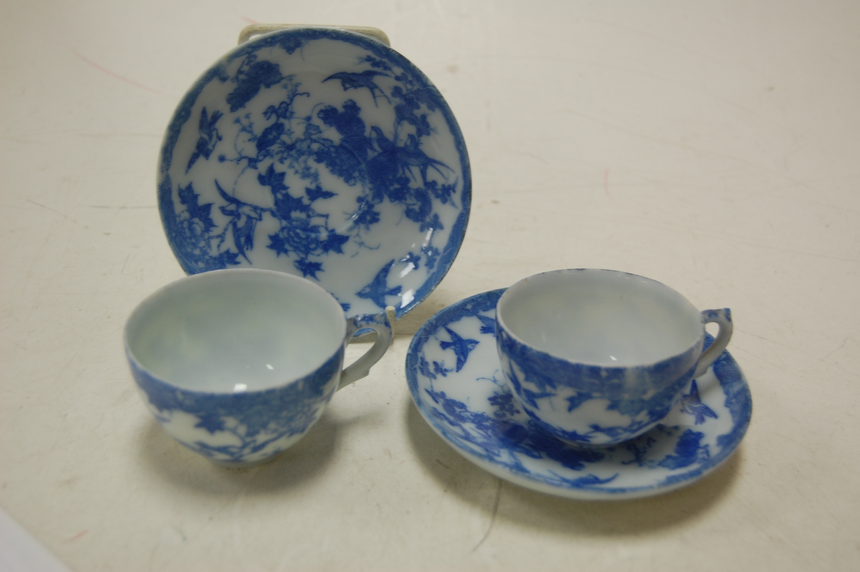 Assorted Chinese underglaze blue decorated export wares to include teapots, baluster form vase, - Image 10 of 15