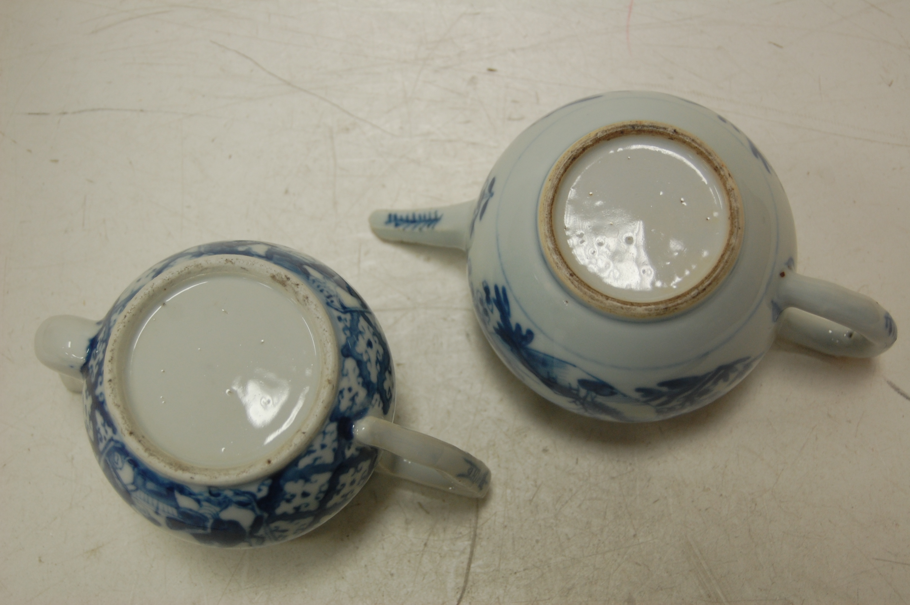 Assorted Chinese underglaze blue decorated export wares to include teapots, baluster form vase, - Image 4 of 15