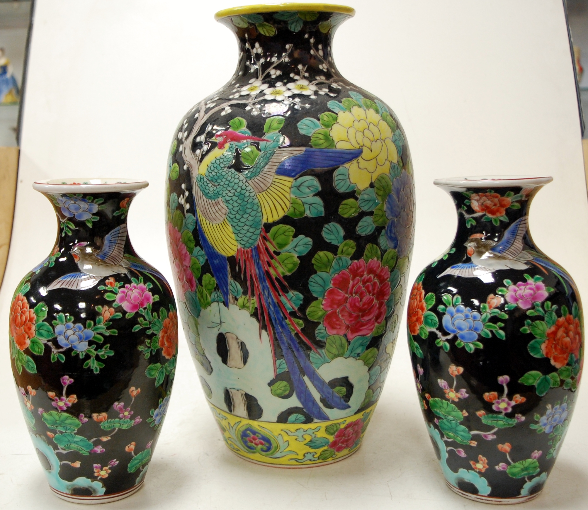 A large modern Chinese vase of baluster