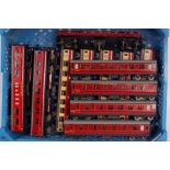 6 Hornby Dublo D12 coaches, 4 D22, 4048 and 4049 restaurant cars and a TPO all have metal wheels