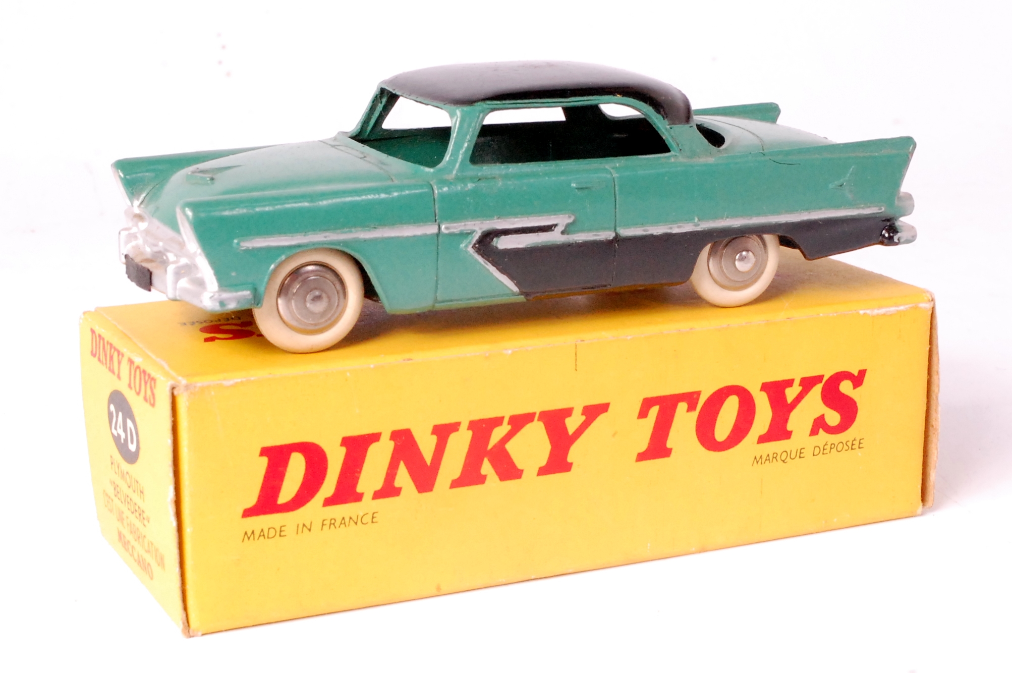 Dinky Toys - 1:43 - Plymouth Belvédere, Ford Sedan - Catawiki