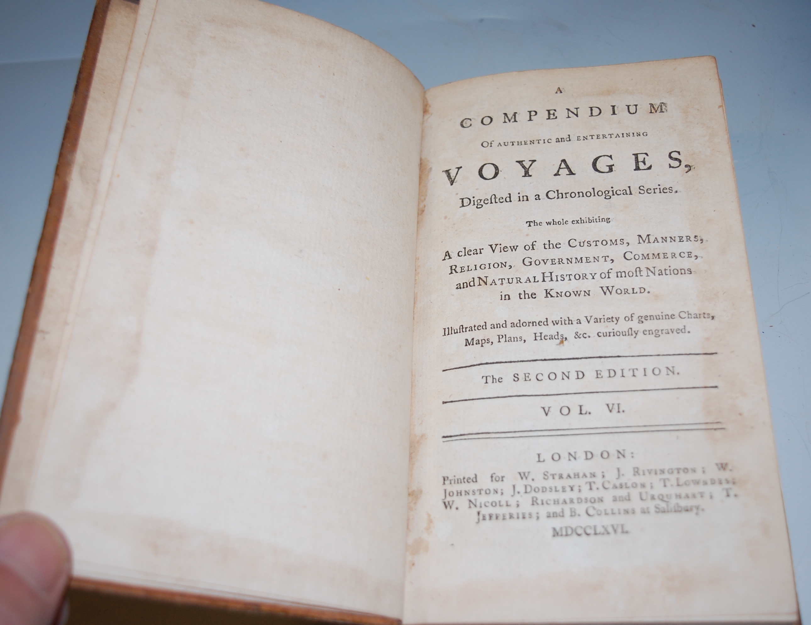 DODSLEY Robert, A Compendium of Authentic and Entertaining Voyages, 1766 2nd edition, 7 vols, - Image 2 of 23