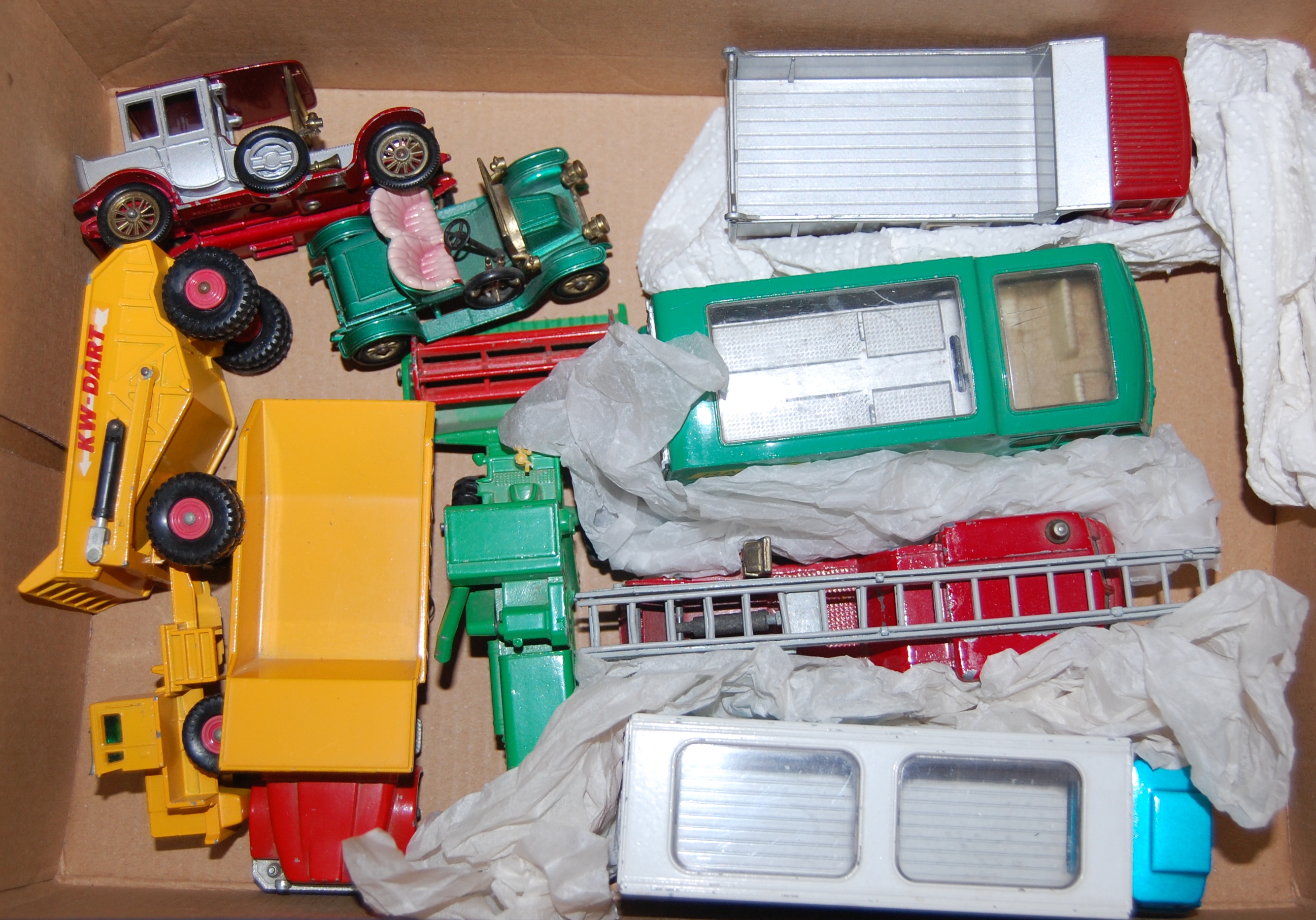 A small collection of loose and playworn diecast toy vehicles to include;