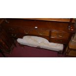 An Edwardian mahogany kneehole dressing table, having an arrangement of five drawers,