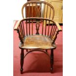 A 19th century elm splatback Windsor chair