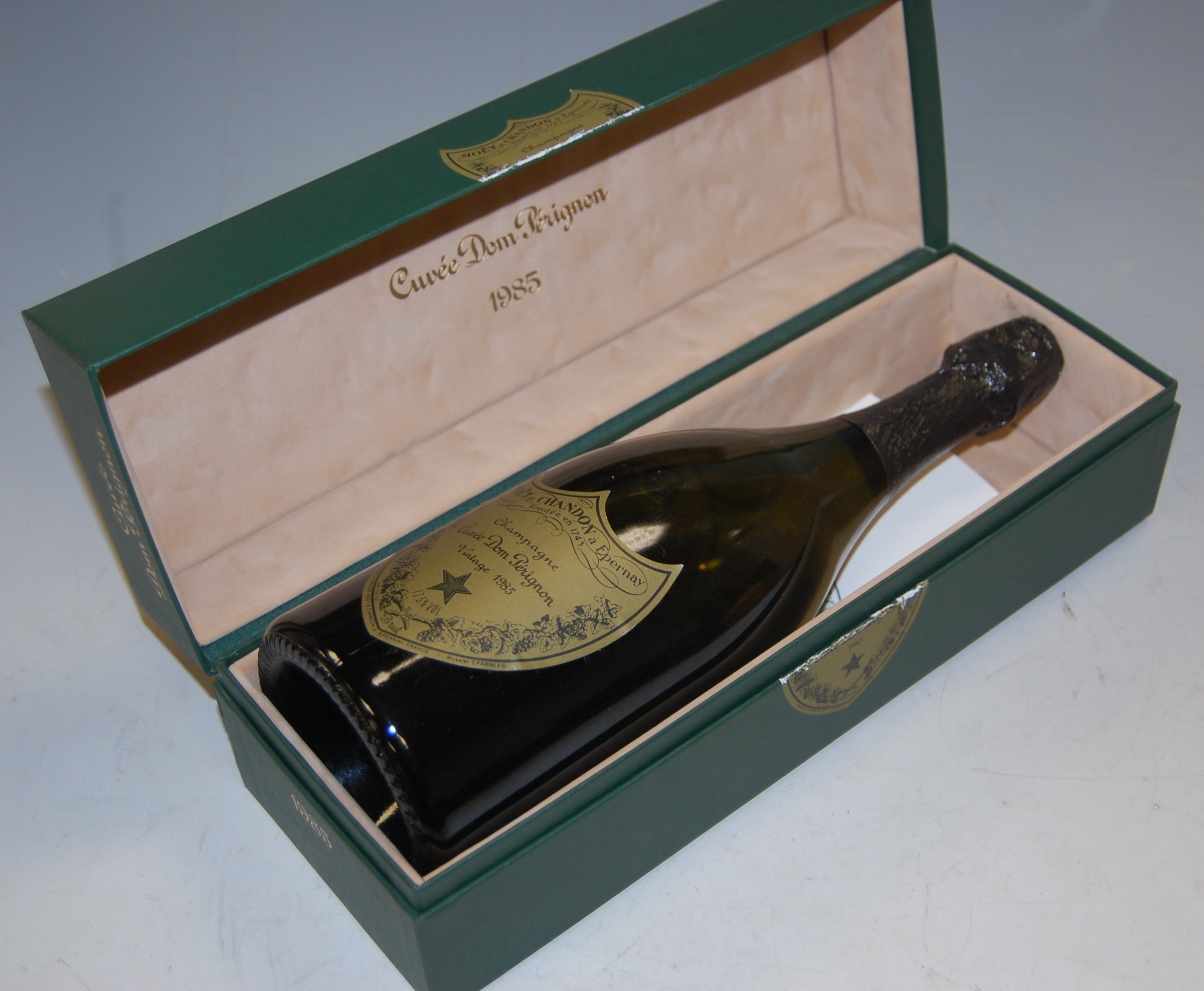 Moet & Chandon Dom Perignon Brut Champagne, 1985, in gift box,