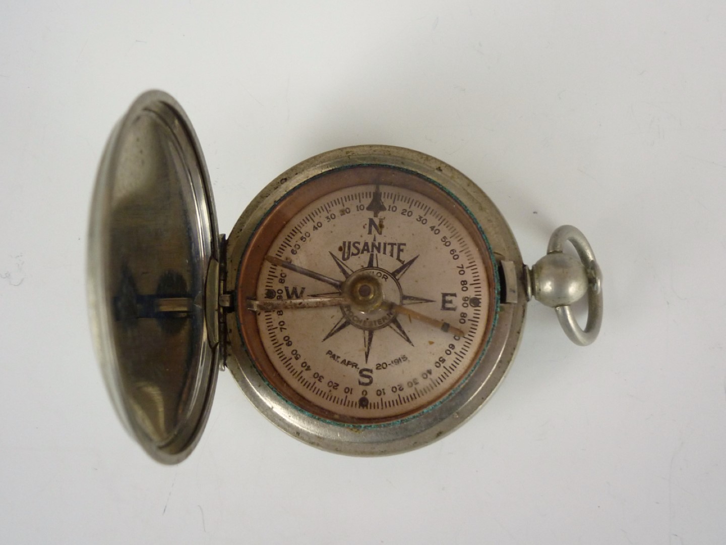 A First World War US Army issue pocket compass