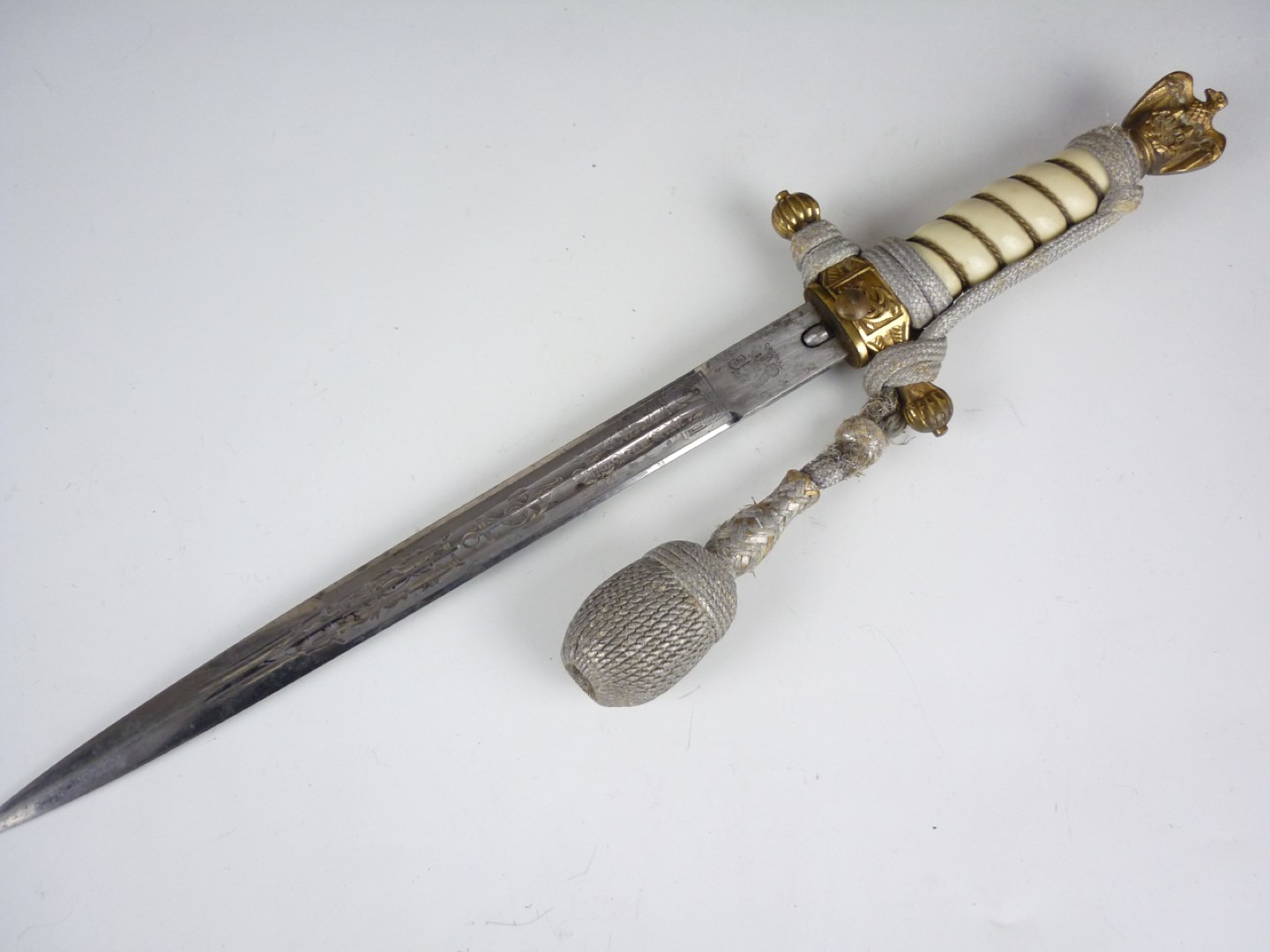 A Second World War German Kriegsmarine officer's dagger by Eikhorn, with portepee and hanging - Image 2 of 4