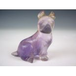 An early 20th Century carved amethyst dog, 4.5 cm