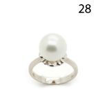 White gold, pearl and circon ring