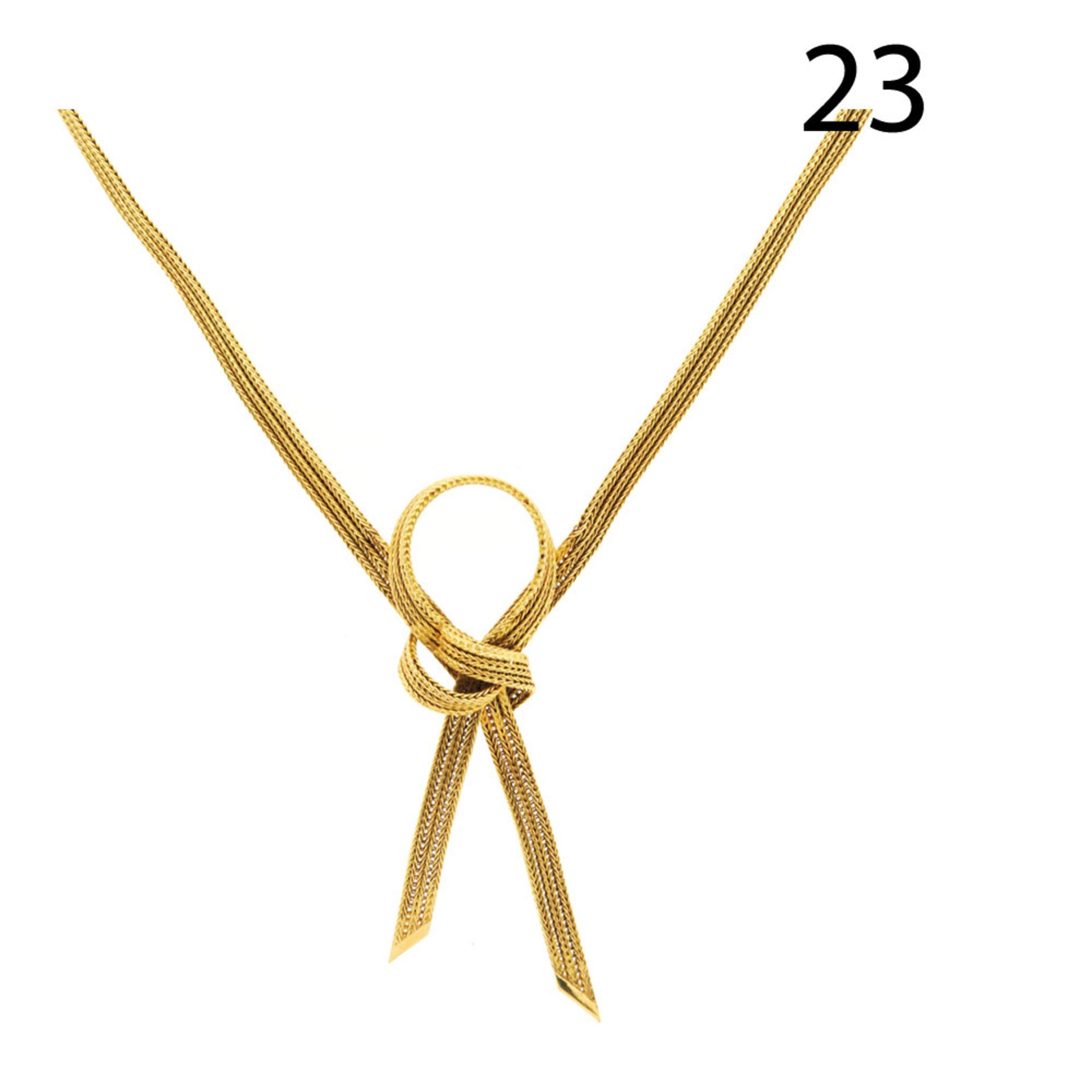 Gold necklace - Collar semirrígido en oro con lazada central. Long.: 40 cm. Peso: 29,6 gr.