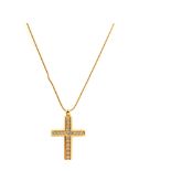 Gold and diamonds cross pendantColgante cruz en oro con centro de brillantes. Peso brillantes: 0,