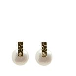 Gold, diamond and pearl earringsPendientes en oro con barrita labrada, brillante y perla de agua