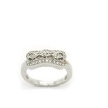 White gold and diamonds ringSortija en oro blanco con centro calado de brillantes. Peso