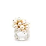 White gold and pearls ring Sortija en oro blanco mate y brillo con cascada de perlas cultivadas de 6