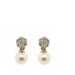 White gold, pearl and diamonds earrings Pendientes rosetón en oro blanco con brillantes engastados