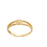 Gold and zircons ring Sortija en oro con brazo calado y circonitas.  Starting Price: €80