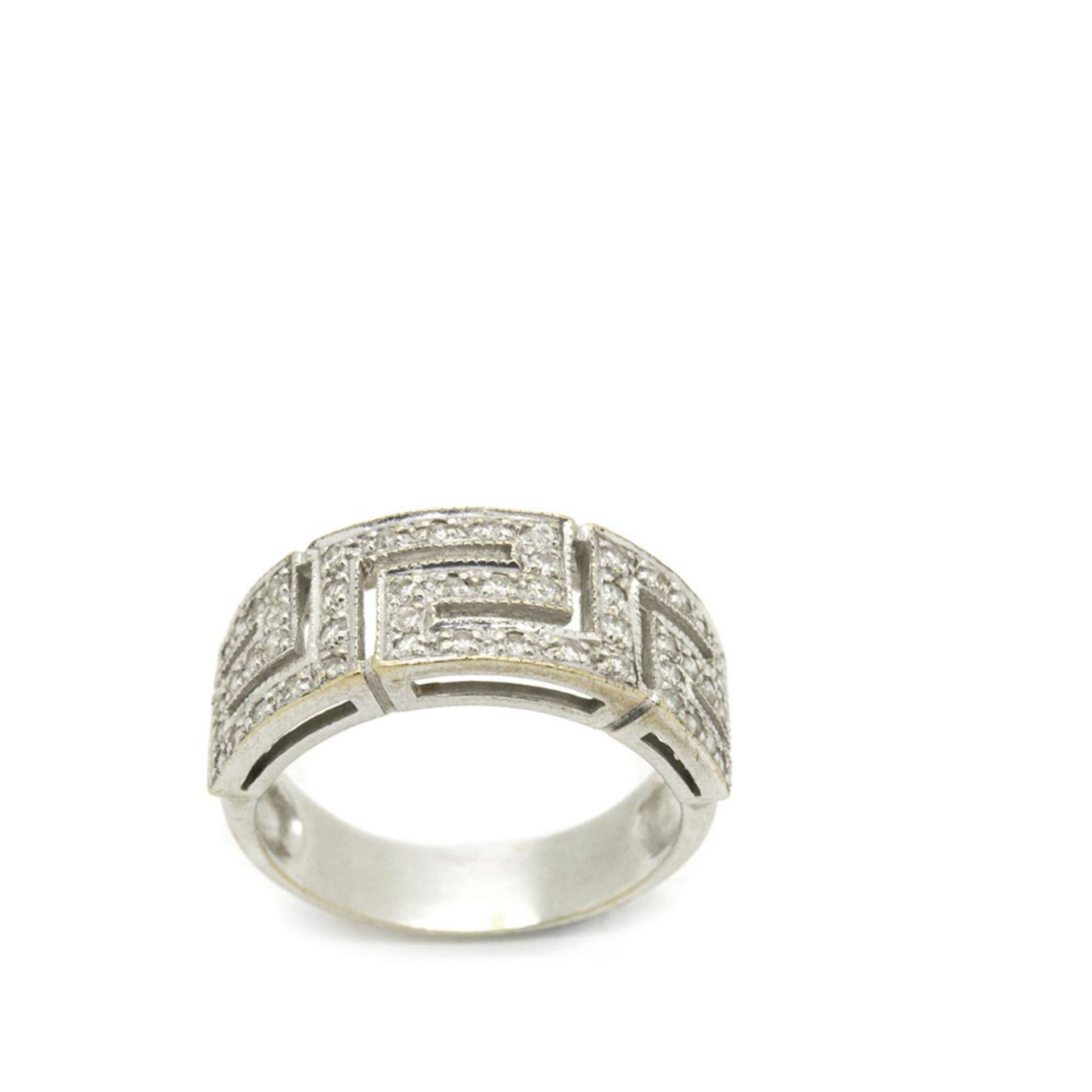 White gold and diamonds ring Sortija diseño greca calada en oro blanco cuajada de brillantes