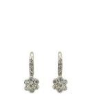 White gold and diamonds earrings Pendientes en oro blanco con barrita y rosetón de brillantes