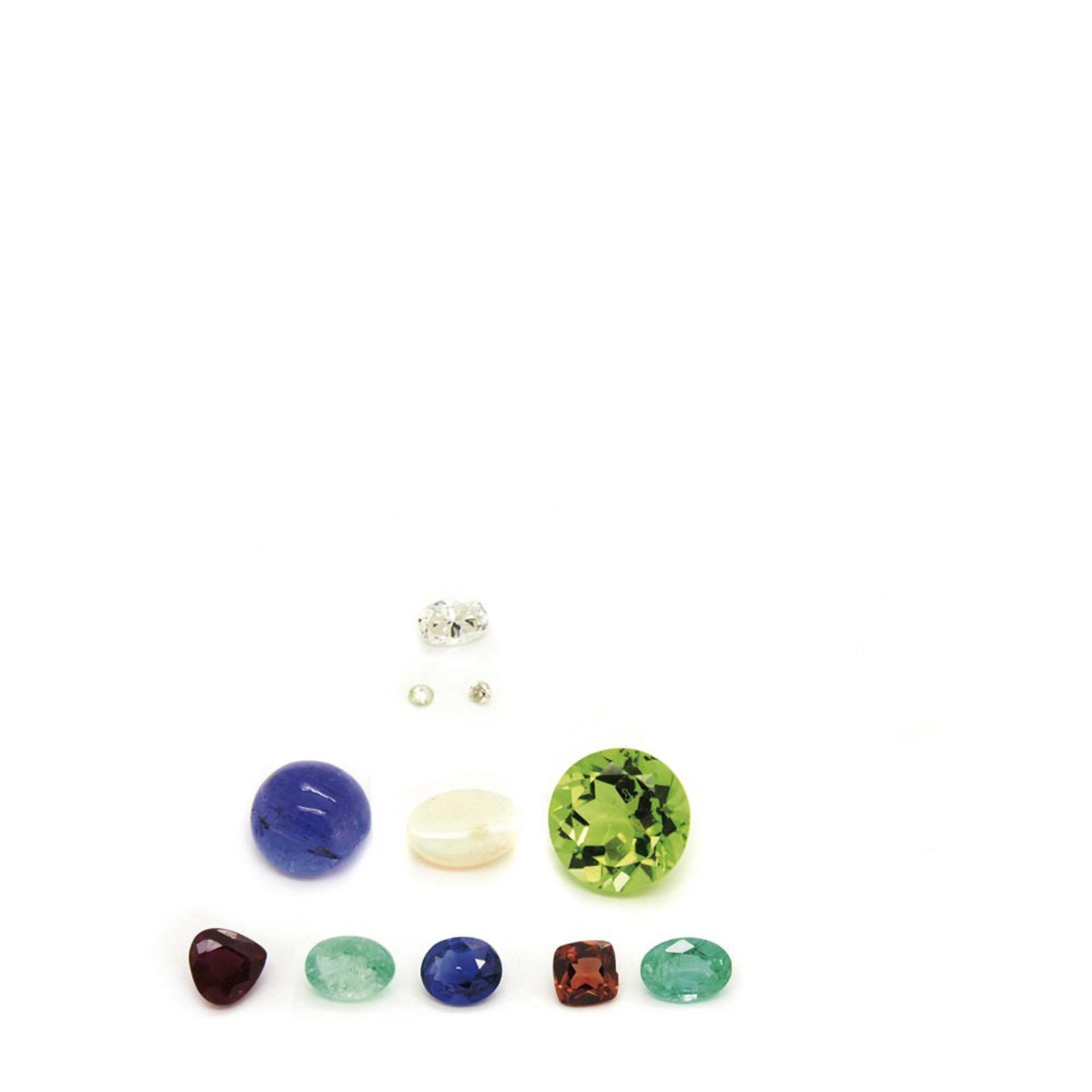 Ruby, sapphires, emerald, opal, peridots, garnets, rodalites, tanzanites and diamonds Lote compuesto