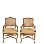 Louis XV style armchairs. Walnut wood. Pareja de sillones estilo Luis XV en madera de nogal, s.XX.