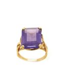 Gold and amethyst ring Sortija en oro con amatista talla esmeralda. Medida: Nº 16.,Starting