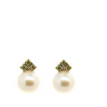 White gold, cultured pearl and diamonds earrings Pendientes en oro blanco con perla cultivada de 8