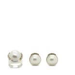 White gold, pearl and diamonds ring and earrings set Juego de sortija y pendientes en oro blanco con
