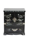 Lacquered wood jewel box with mother of pearl ornamentation. Armario joyero en madera lacada con