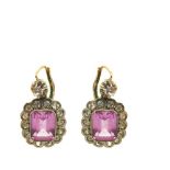 Gold, platinum, rose de France and white sapphires earrings Pendientes en oro y vistas en platino