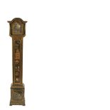 Lacquered and gilded wooden entrance clock. Reloj de antelasala en madera lacada y dorada con