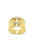 Gold and diamond ring Sortija en oro con centro calado de brillantes. Peso brillantes: 0,20 ct.